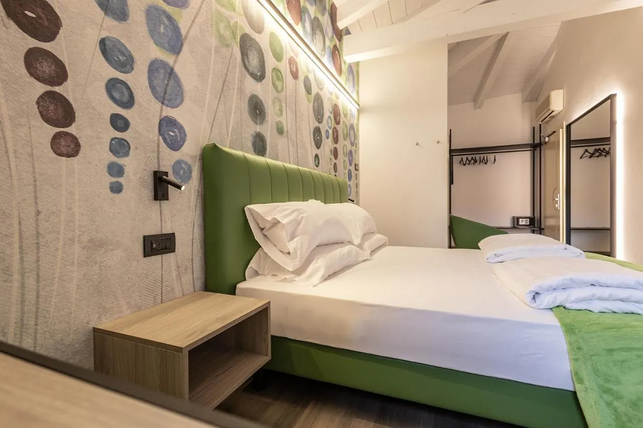 Hotel Lago Di Garda Μαλτσεζίνε 3*,