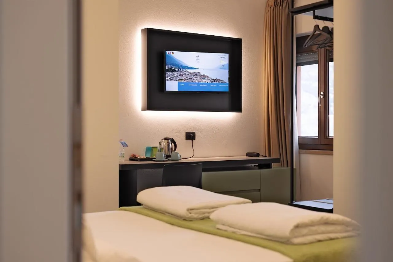 Hotel Lago Di Garda Μαλτσεζίνε