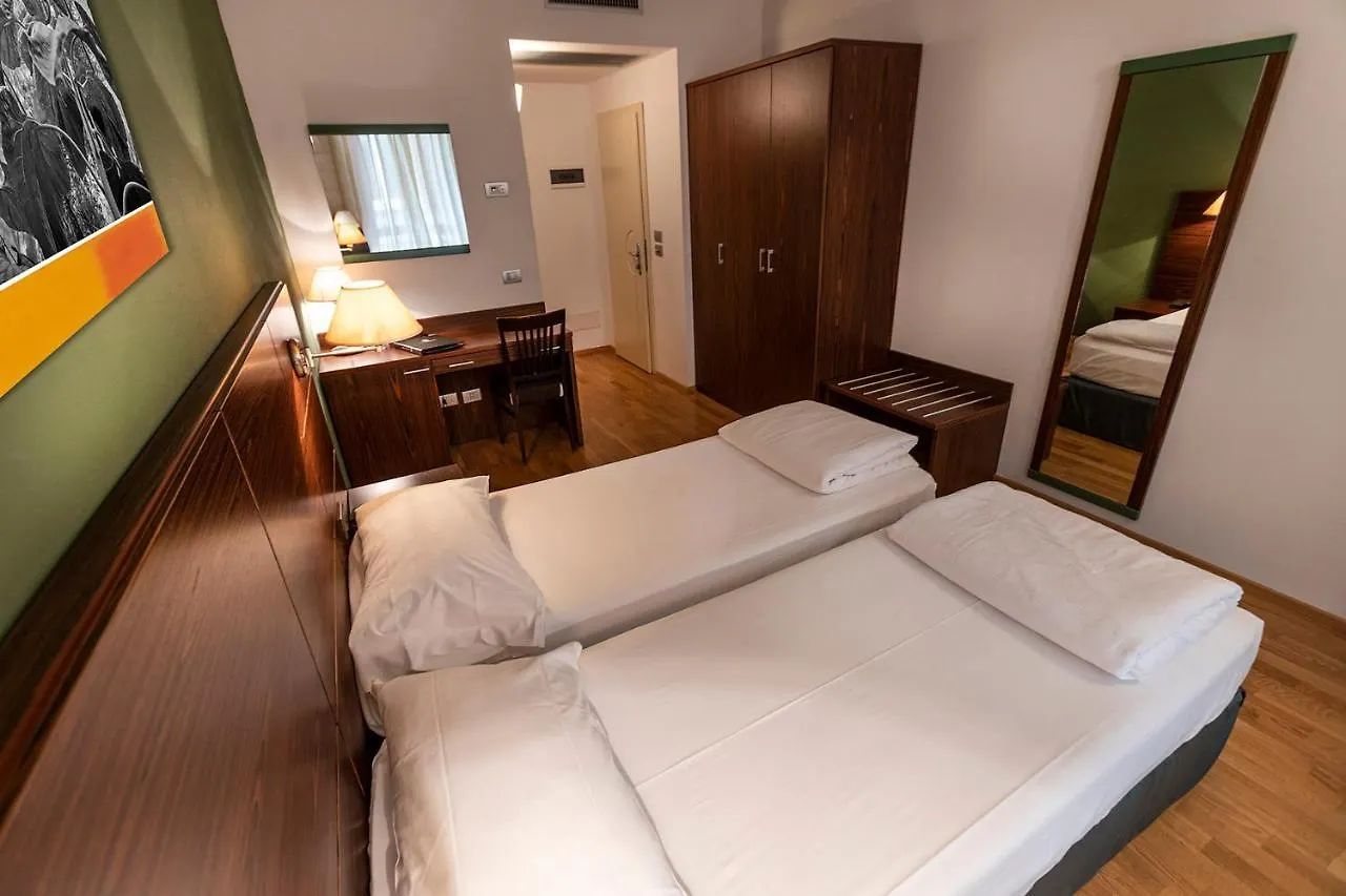 Hotel Lago Di Garda Μαλτσεζίνε