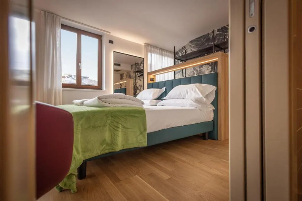 Hotel Lago Di Garda Μαλτσεζίνε