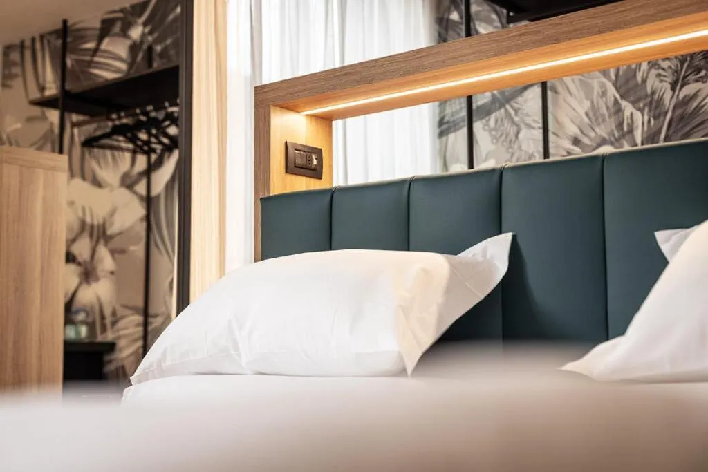 Hotel Lago Di Garda Μαλτσεζίνε 3*,  Ιταλία