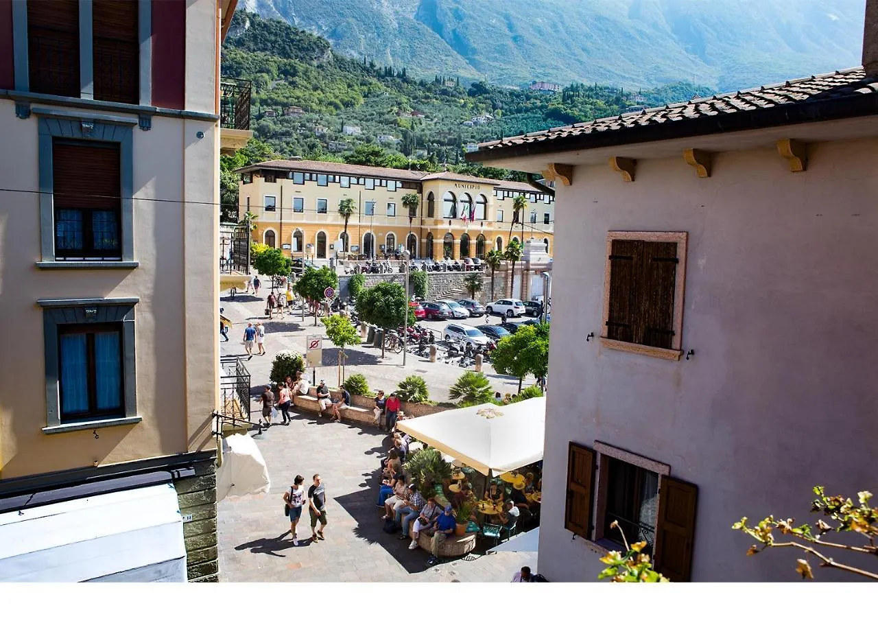 Hotel Lago Di Garda Μαλτσεζίνε