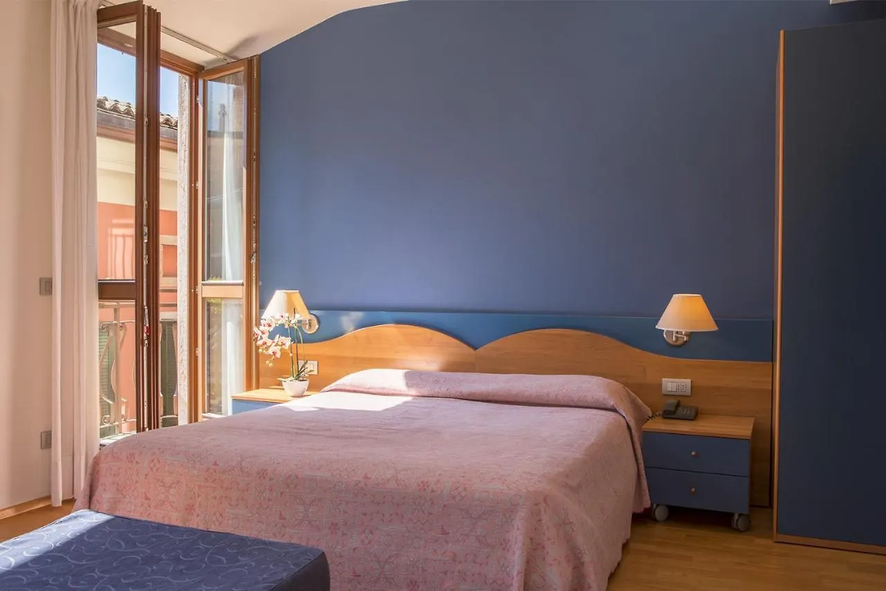 Hotel Lago Di Garda Μαλτσεζίνε 3*,  Ιταλία