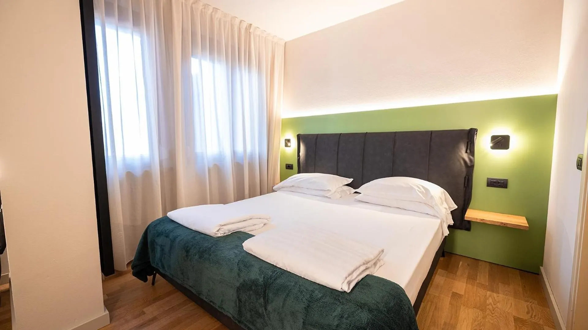 Hotel Lago Di Garda Malcesine 3*,